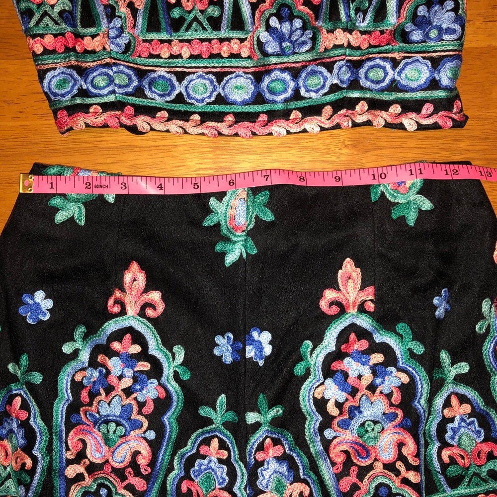 2-piece Embroidered Crop Top and Short Set - Picture 5 of 8